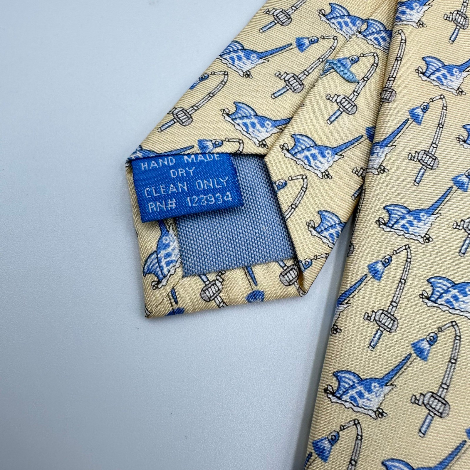 Southern Tide Mens Silk Tie Yellow Marlin Fishing Rod Novelty Print 3.25in
