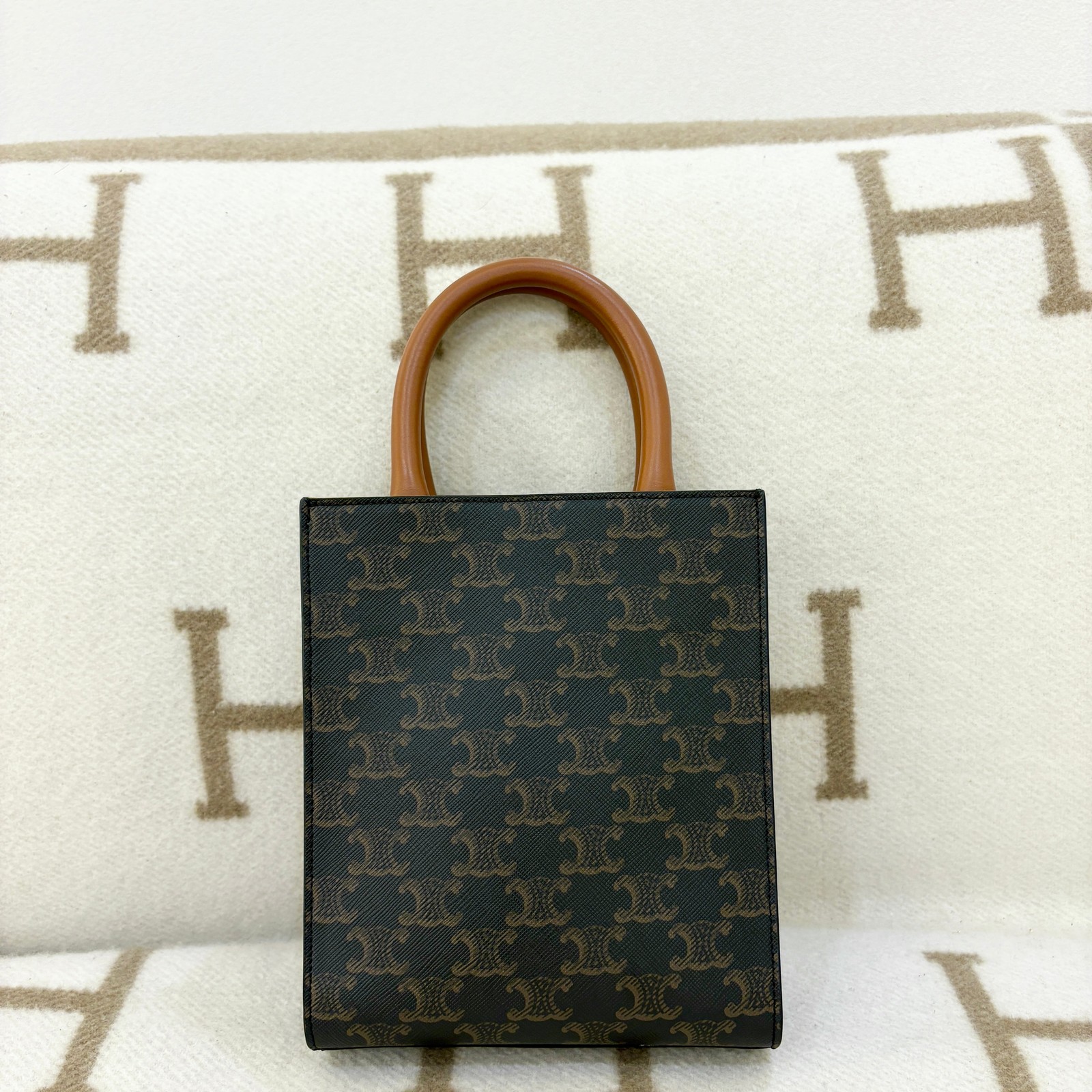 Celine Nano Vertical Cabas Brown Charcoal Triomphe (0610m5)