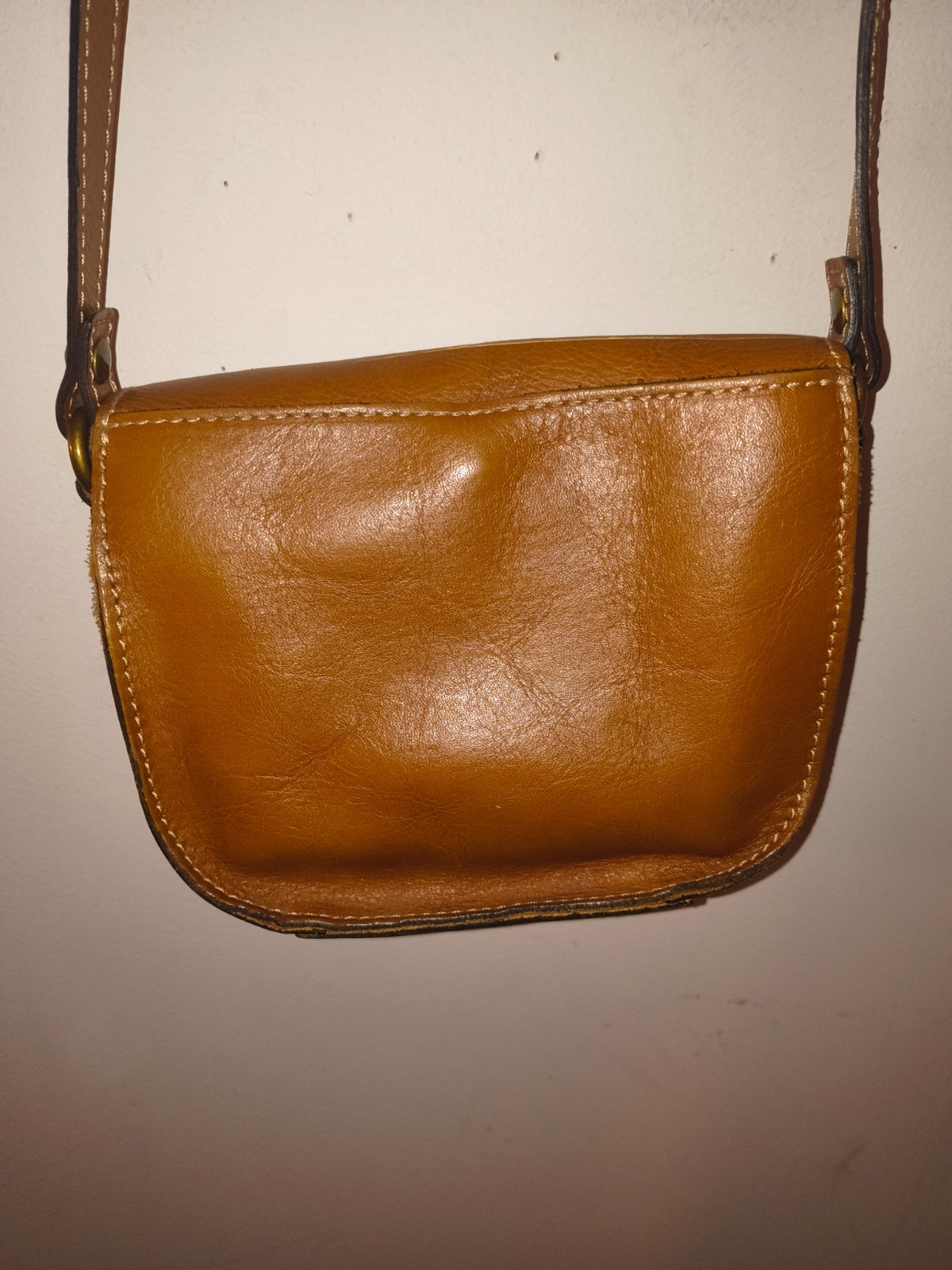 Authentic Patricia Nash Italian Leather Small Crossbody Saddle Bag – Tan Cognac