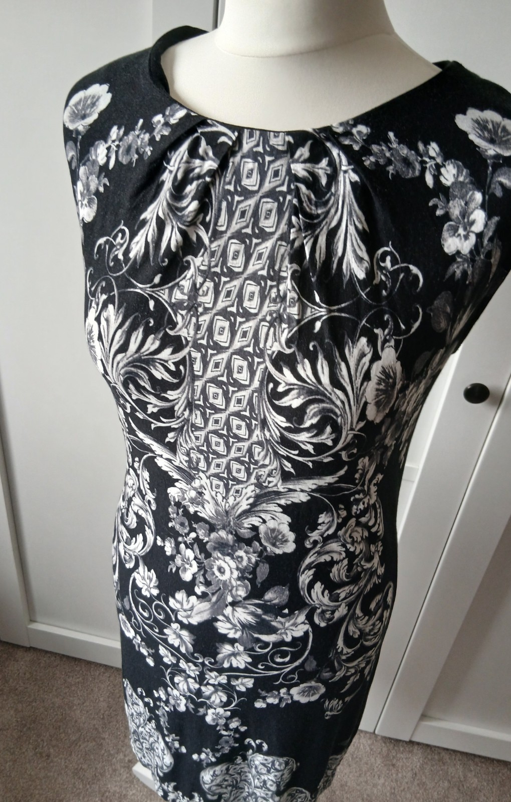 Wallis Petite Dress Size 10 in Black and White