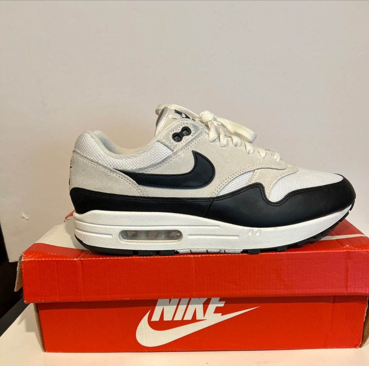 Nike Air Max 1 Essential White Black Size 10 Men 12.5 Women NEW WITH BOX