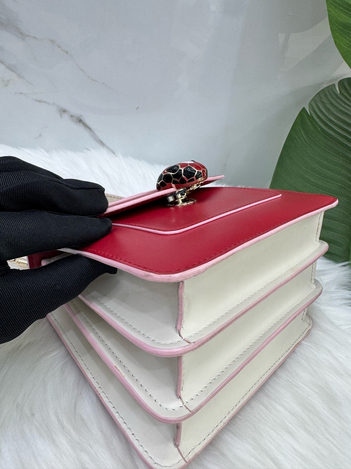 Bvlgari Pre-Owned Authentic Luxury Handbag Red 18.5x11x16cm