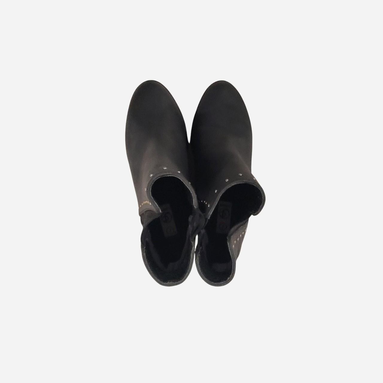 Ash-black ankle boots with subtle stud details