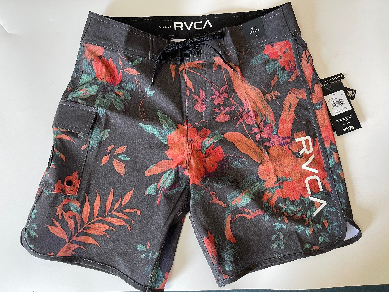 NEW w TAGS, $60 RVCA Swim Trunks-Boardshorts, 18″ Mens, Black/Floral