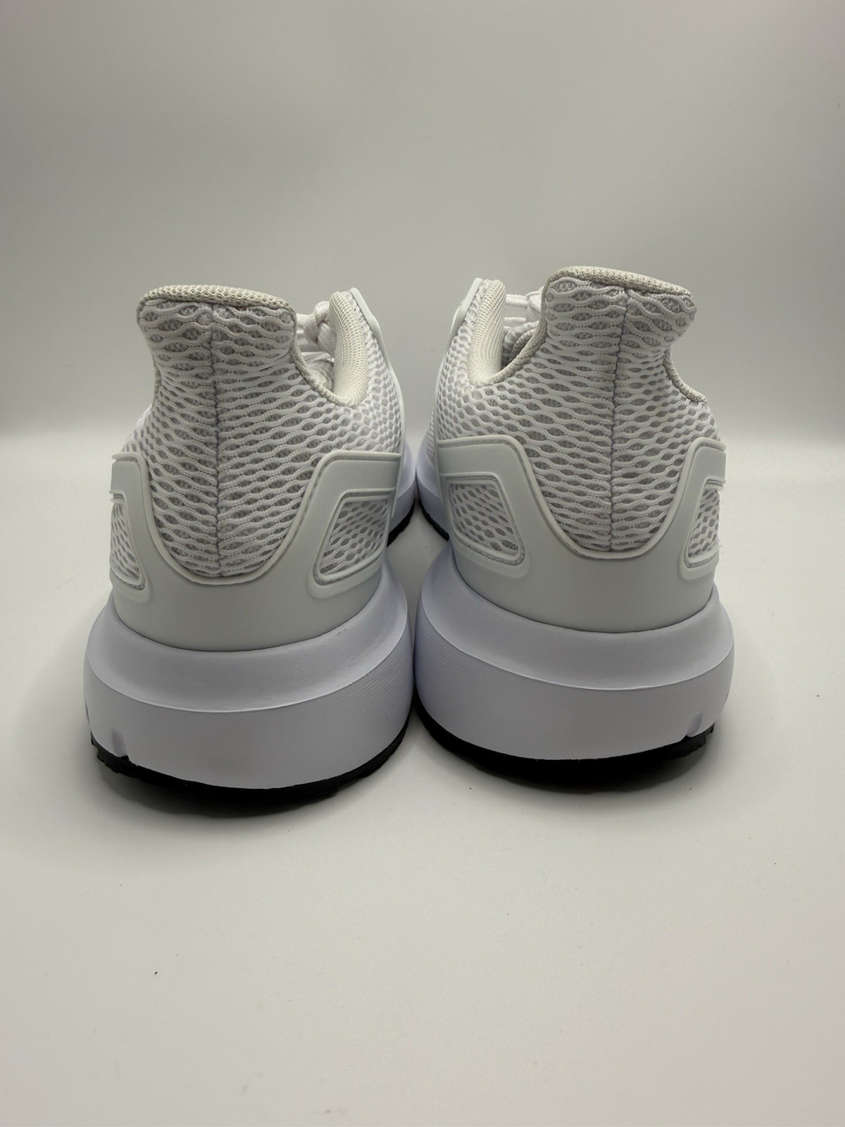Adidas Mens Sz 11 Ultimashow FX3631 White Running Shoes Sneakers Athletic NWOB
