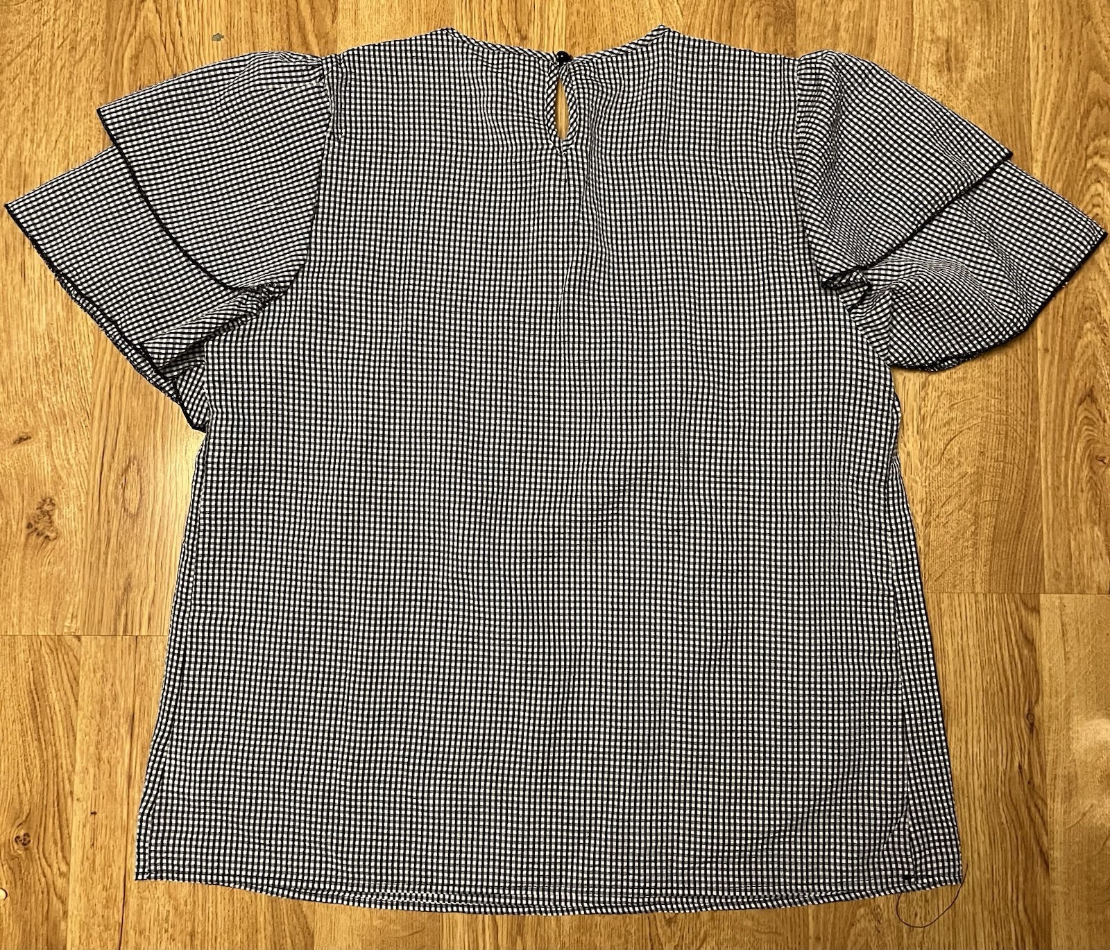 Ladies XXL Blouse Black White Seersucker Smocked Ruffle Easy Care NWOT