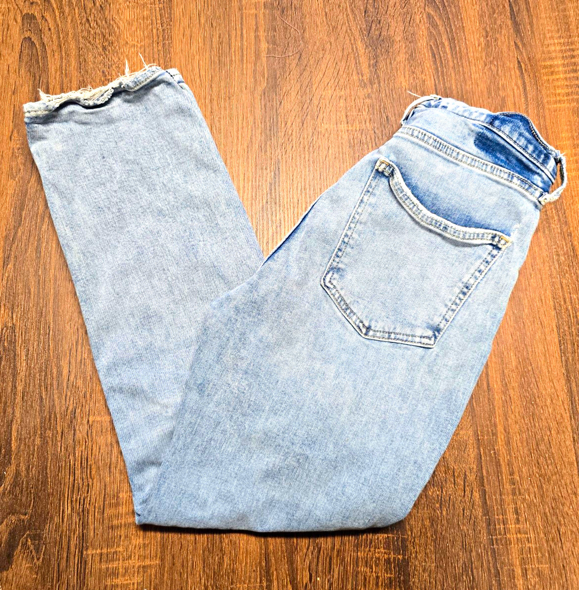 GAP Cigarette Jeans Women’s 8 29R Light Wash Distressed Ripped Raw Hem
