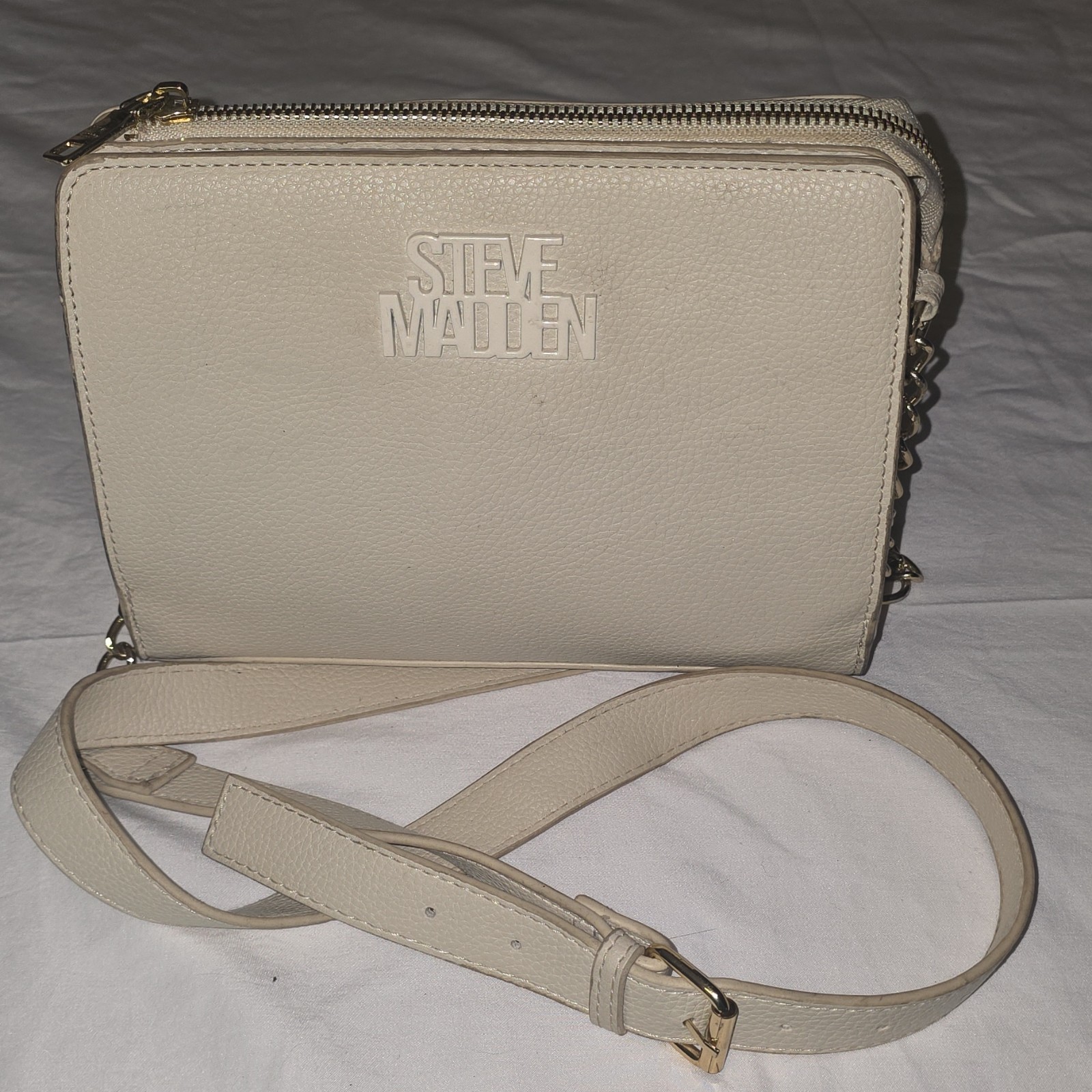 Steve Madden Women’s Small Beige Logo Crossbody Zip/Magnetic Chain Detach Strap