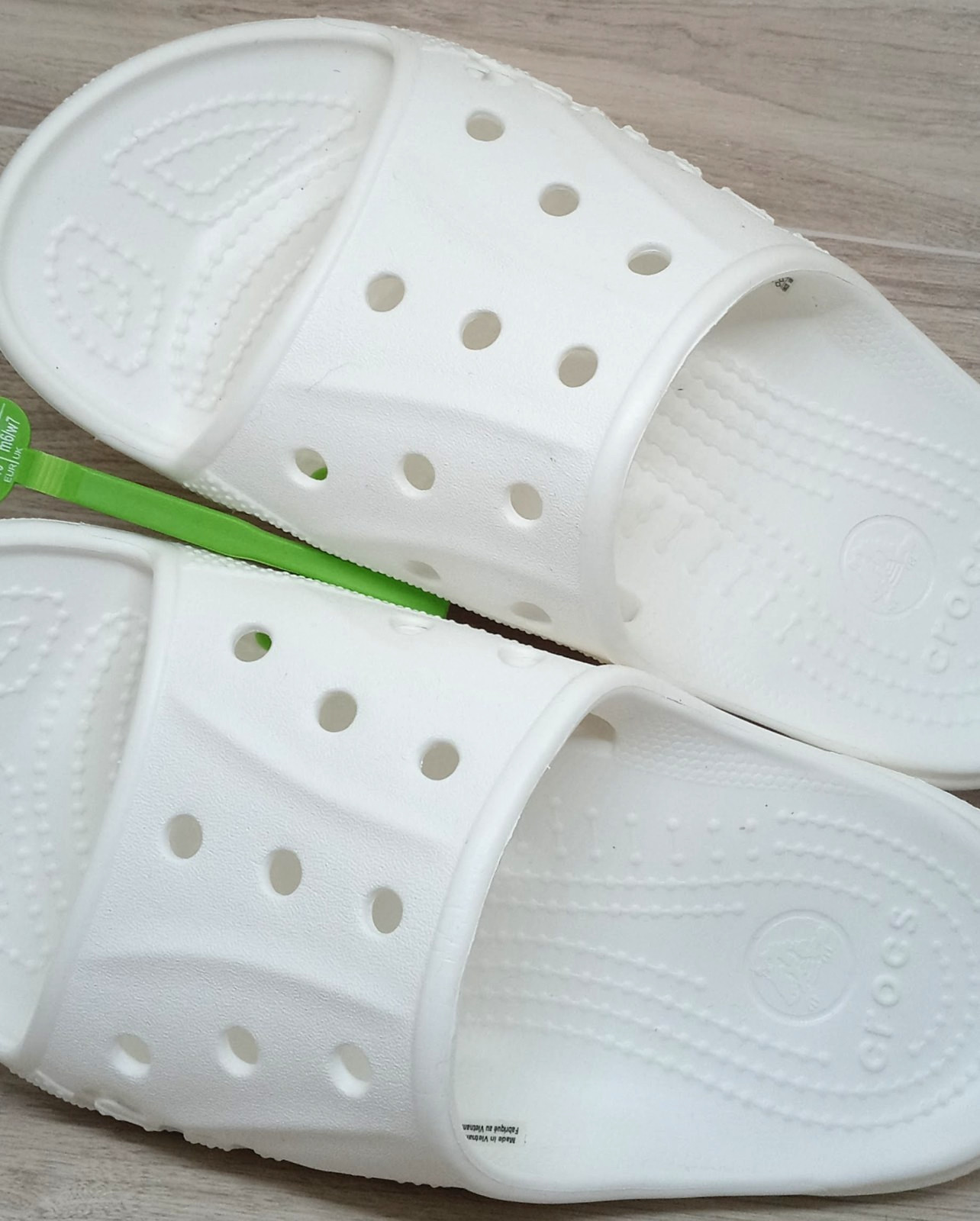 CROCS Unisex Baya Slide Slip-On Sandals Men’s 7/ Women’s 9 White
