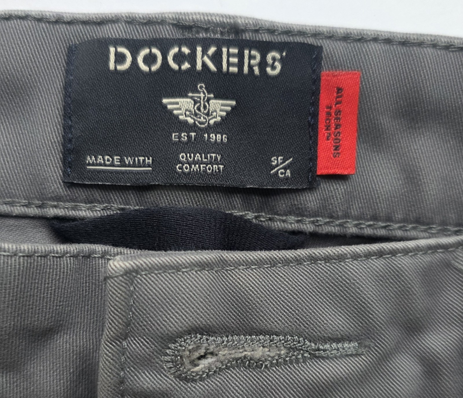 ​Dockers Men’s Gray Chino Pants Classic Fit Flat Front Size 32