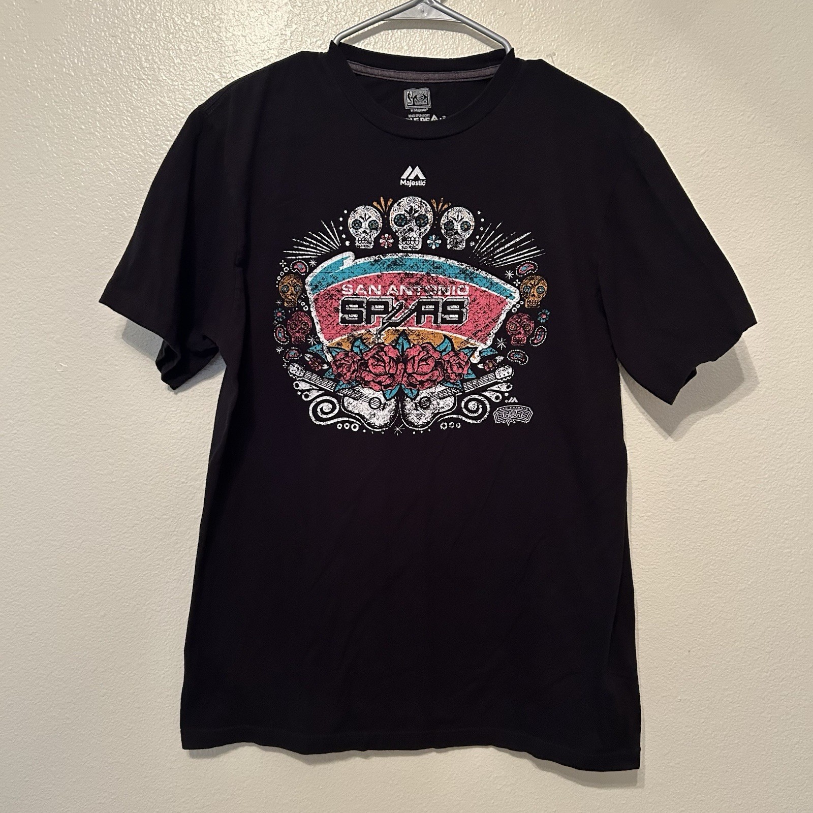 Majestic San Antonio Spurs Dia De Los Muertos Shirt Large Roses Guitar BG8