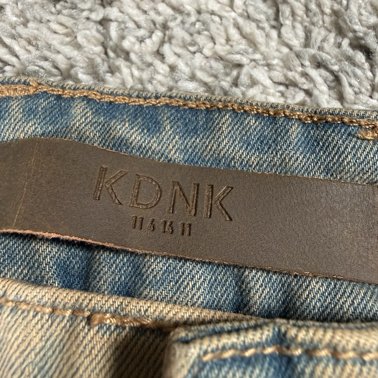 KDNK Jeans Mens Size 34×32 Blue Tan Paint Splatter Distressed Slim Denim Pants