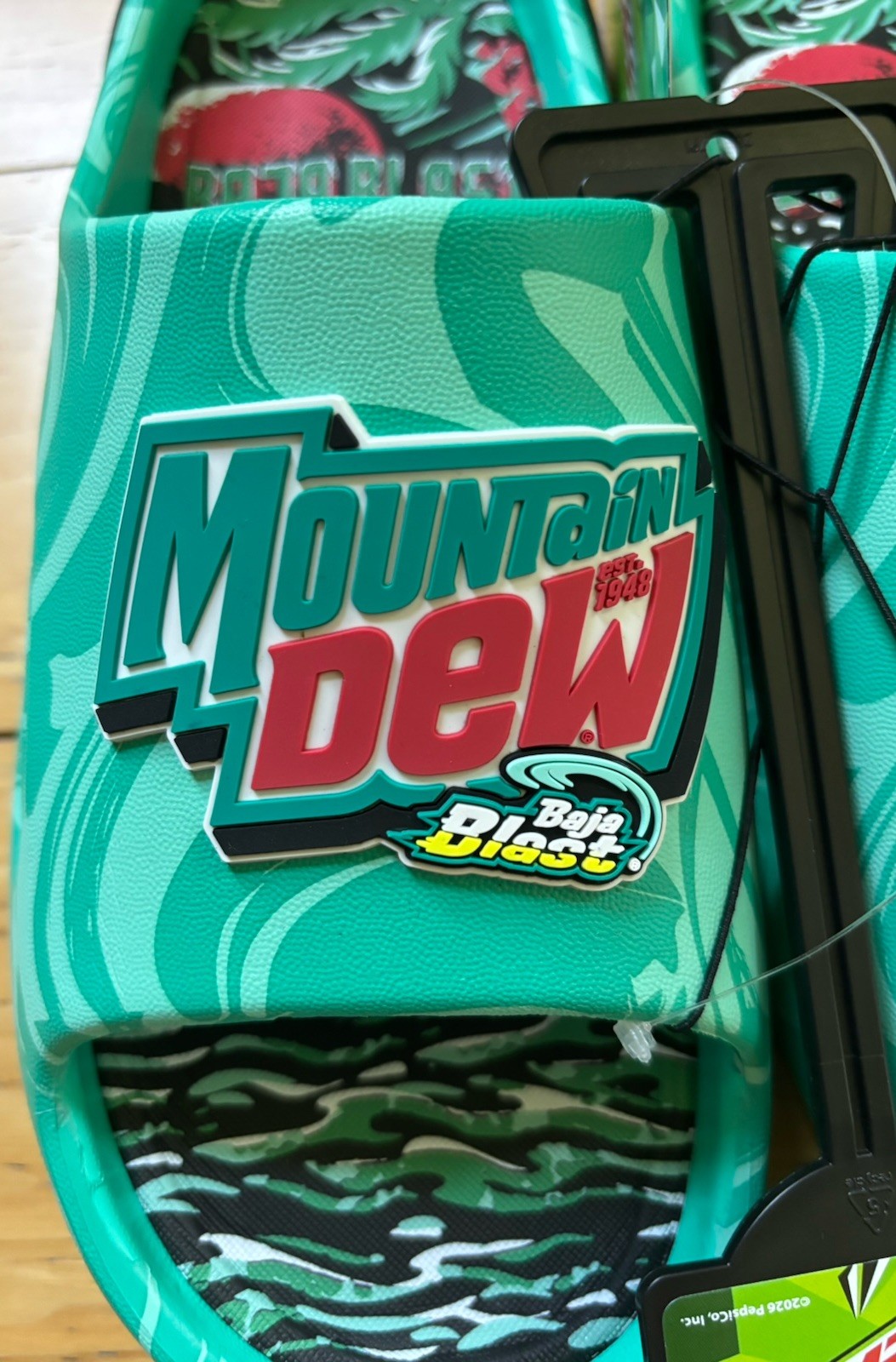 Mountain Dew Baja Blast Slides Sandals Men’s 7 NWT Teal With Logo