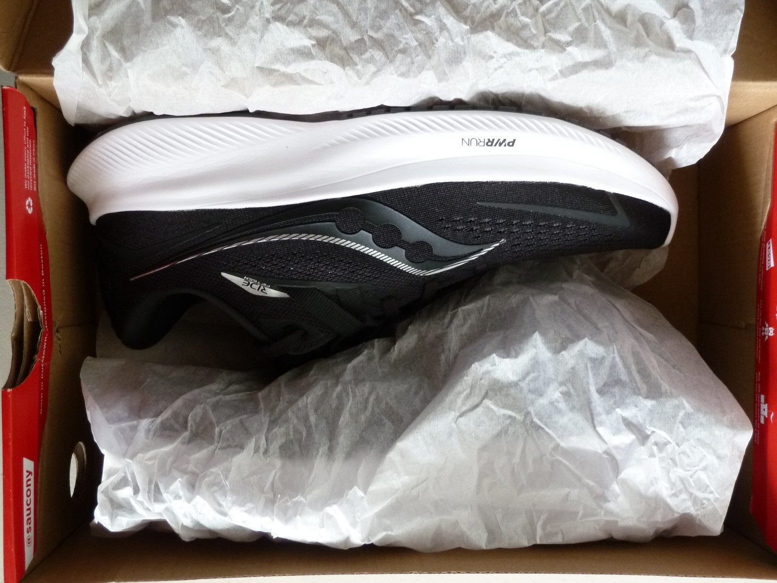 Womens Saucony Ride 15 Black/White Neutral Training Running Shoe size 10 M NEW!