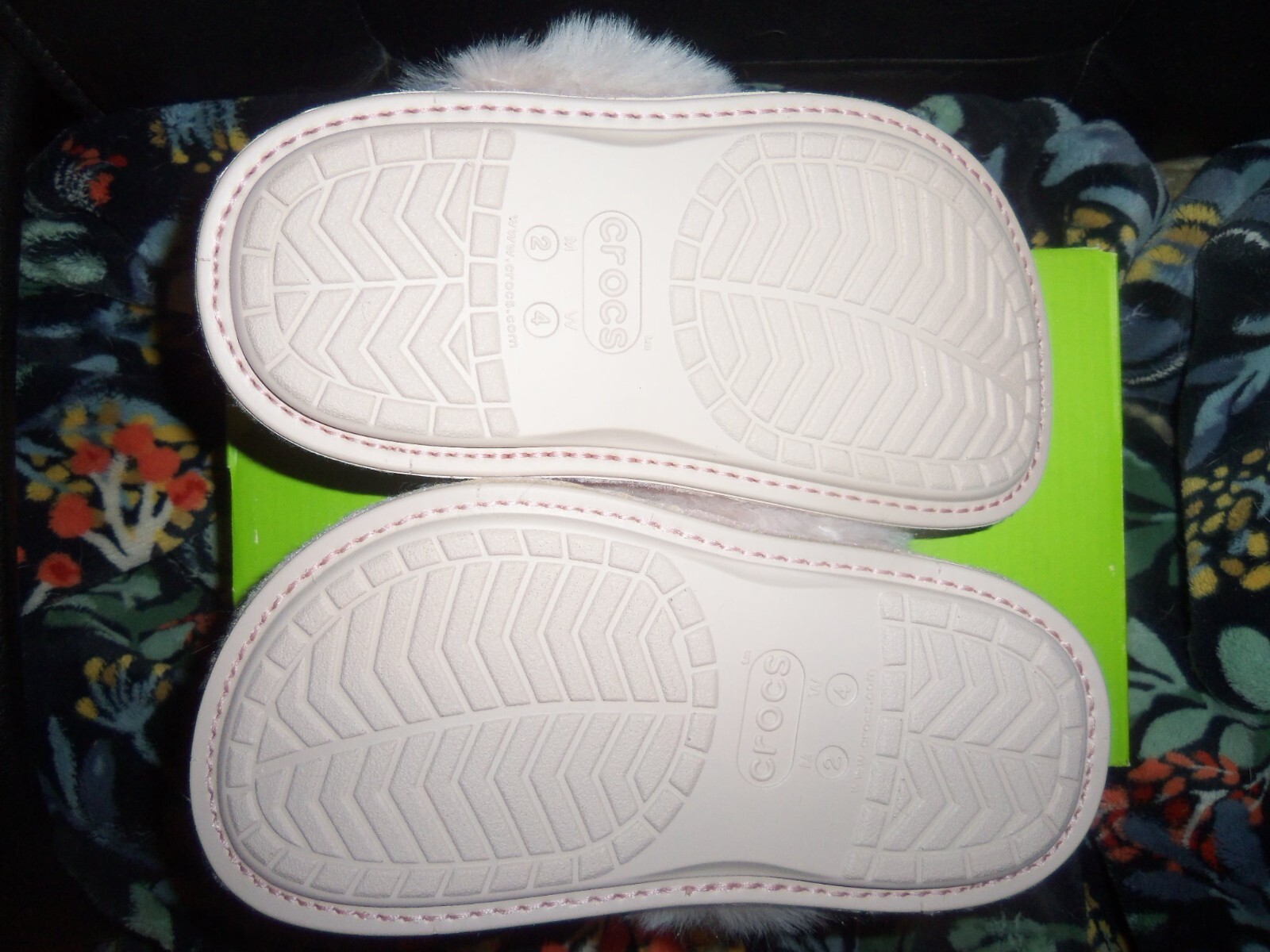 Crocs Classic Luxe Pink Rose Dust Fur Fuzzy Scuff Slippers Mule Kids W 4/M 2 New