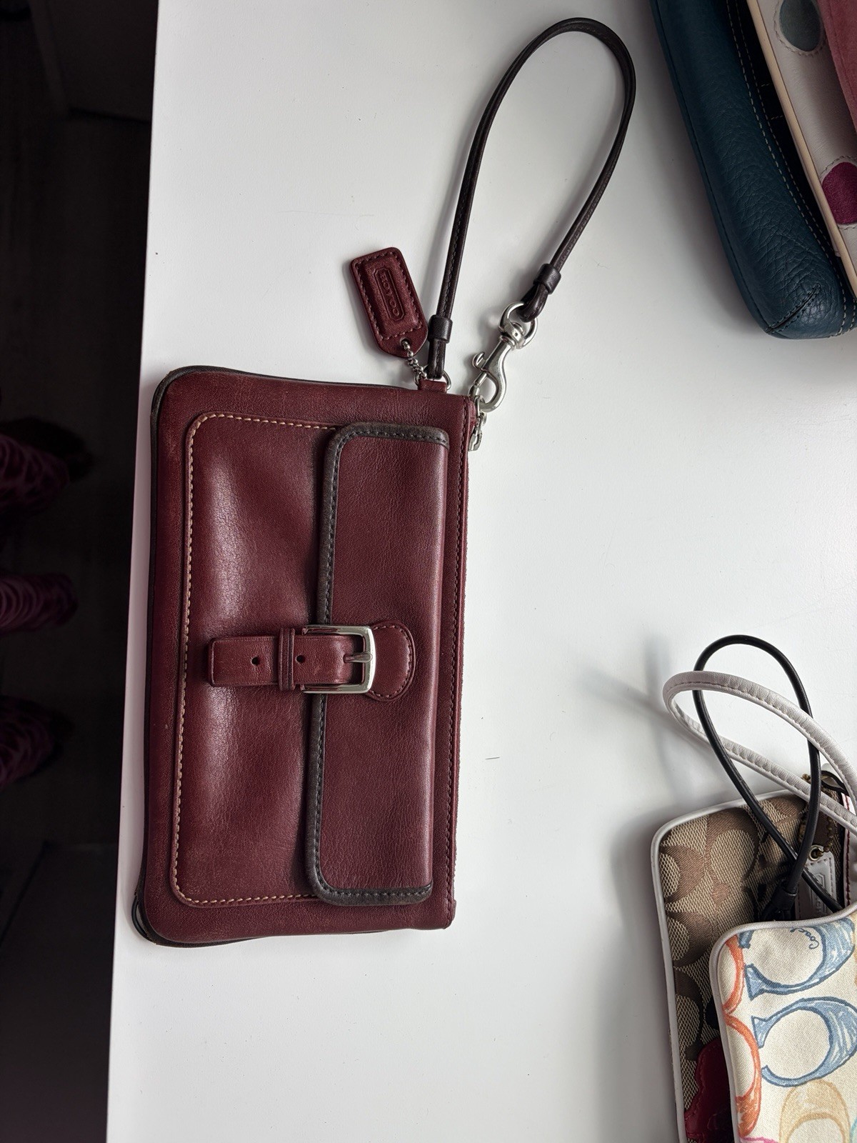 Coach Burgundy Women’s Wristlet Wallet Zip Top Buckle Strap Credit Card