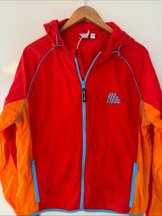 Aldi Gear Unisex Red Windbreaker Jacket Water Resistant Large Spring 2024