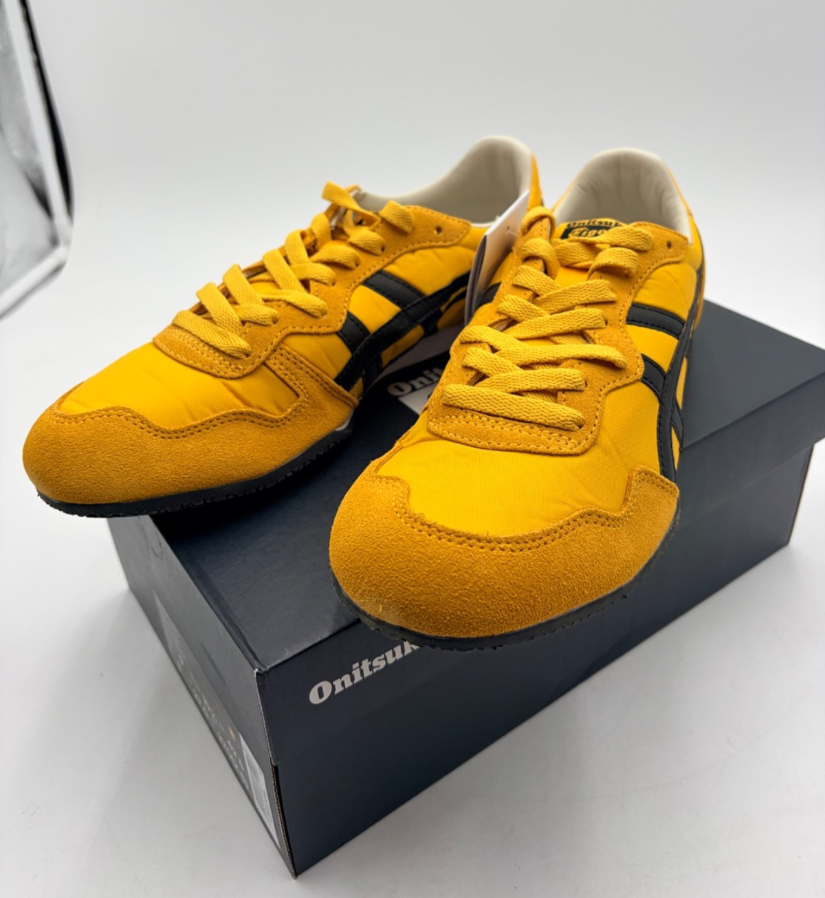 【NEW】Onitsuka Tiger SERRANO Yellow/Black Daily Sneaker (Men’s US 9) From US