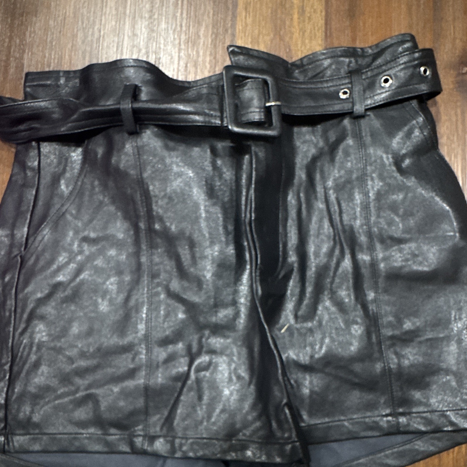 Altar’d State Women’s Black Faux Leather Paperbag Belted High Rise Shorts M