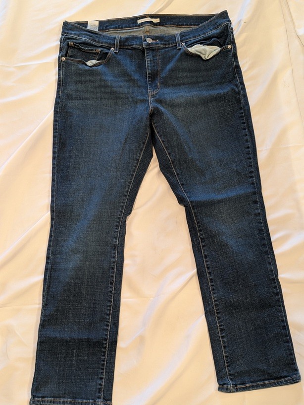 1204 – Levi’s Straight Leg Dark Wash Denim Jeans Vintage – Size 18