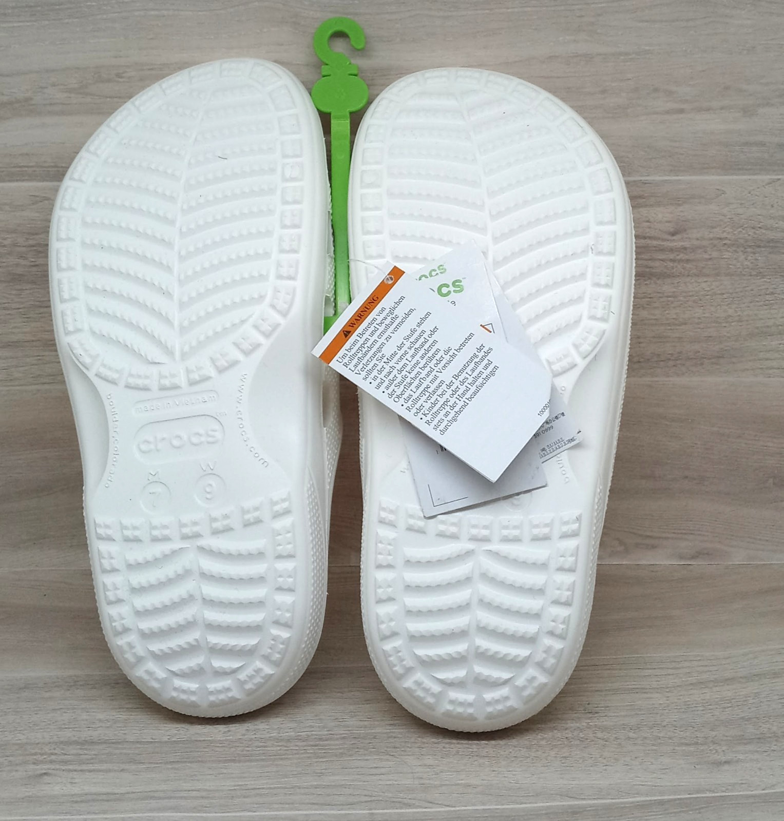 CROCS Unisex Baya Slide Slip-On Sandals Men’s 7/ Women’s 9 White