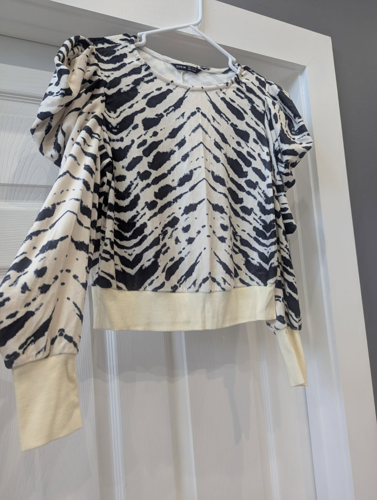 SHEIN Zebra Print Puff Sleeve Sweatshirt Size Small