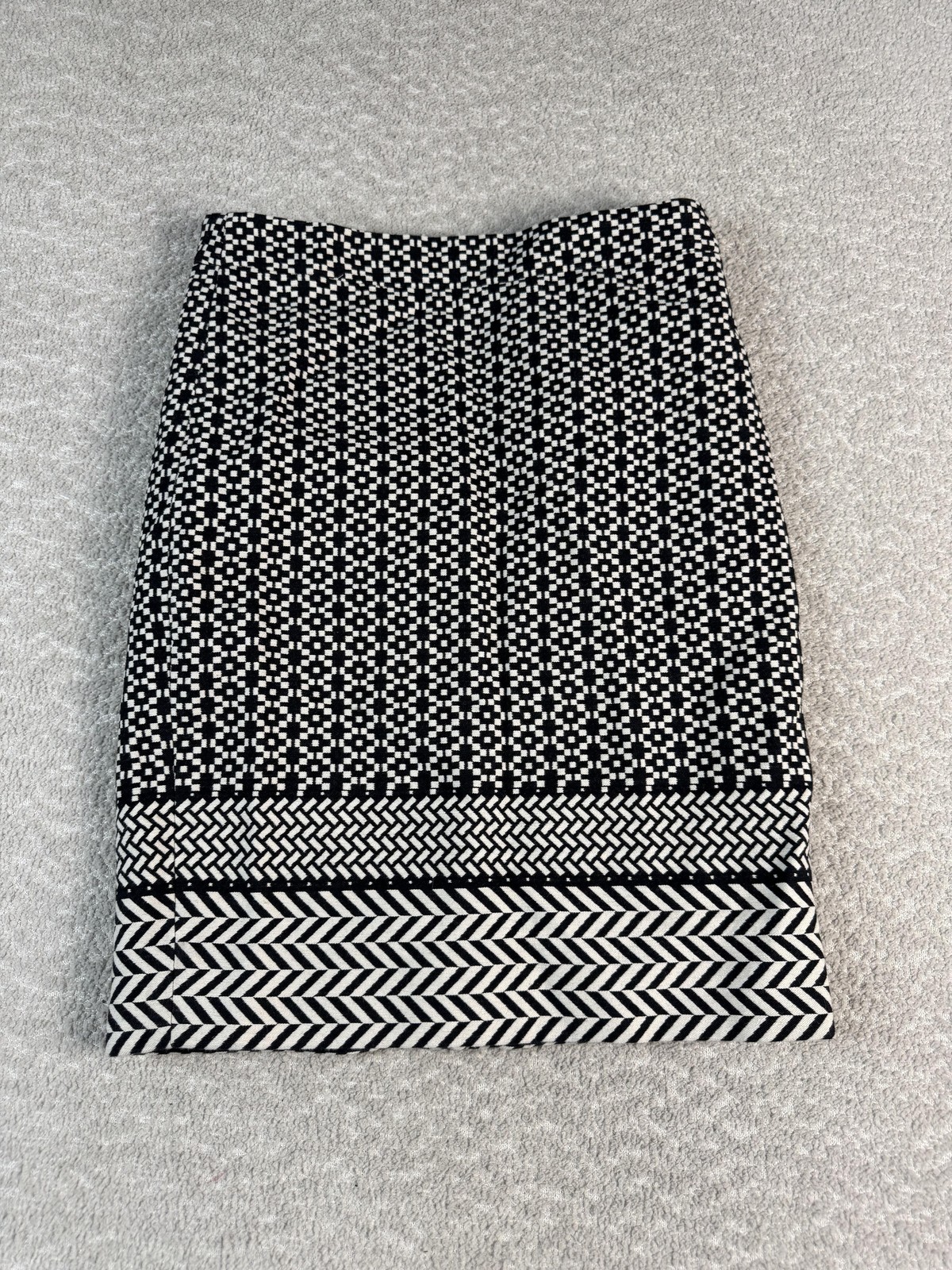 J.Crew Skirt Womens 00 Black White Pencil Lined Geometric Chevron Style G1707
