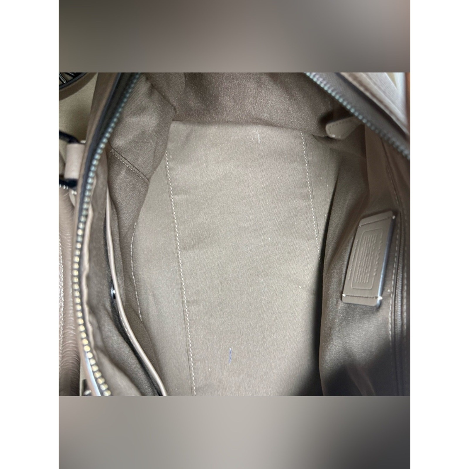 Coach Large Rowan in Sandstone with Gunmetal Hardware | Pebbled Leather | CV960