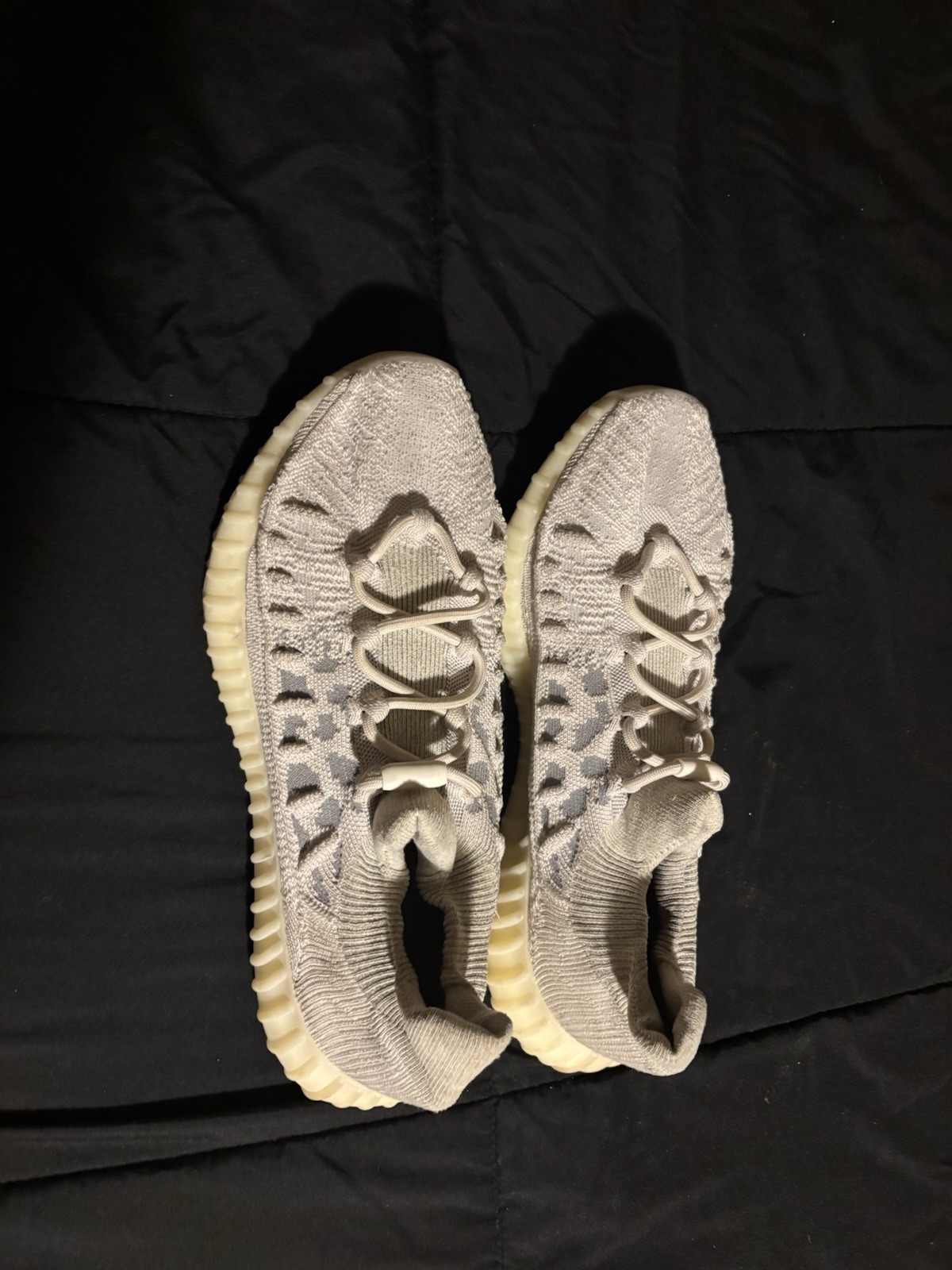 adidas Yeezy Boost 350 V2 Men’s Beige Low Top Lace-Up Boost Rubber Sole