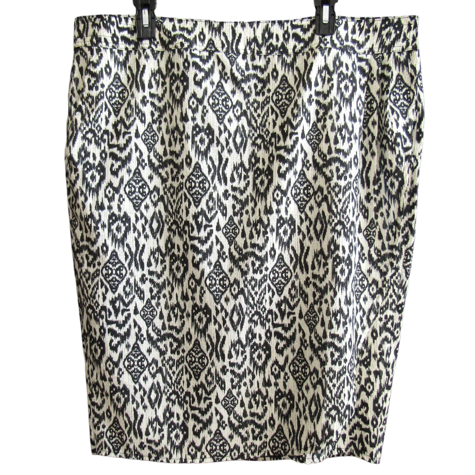 RipSkirt Hawaii Skirt Sz XXL Cream Black Ikat Abstract 26.5 In Length 3 Pockets