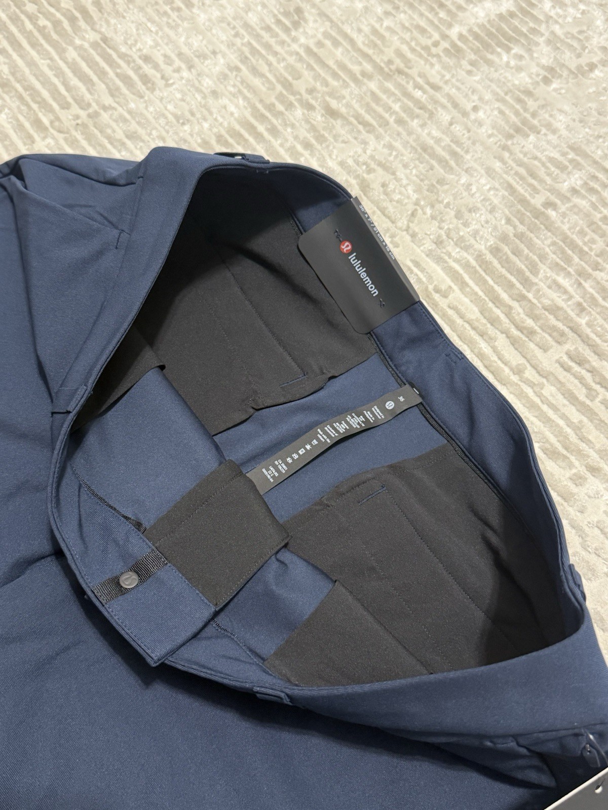 Lululemon ABC Classic Fit Commission Warpstreme Shorts True Navy – 36 X 7