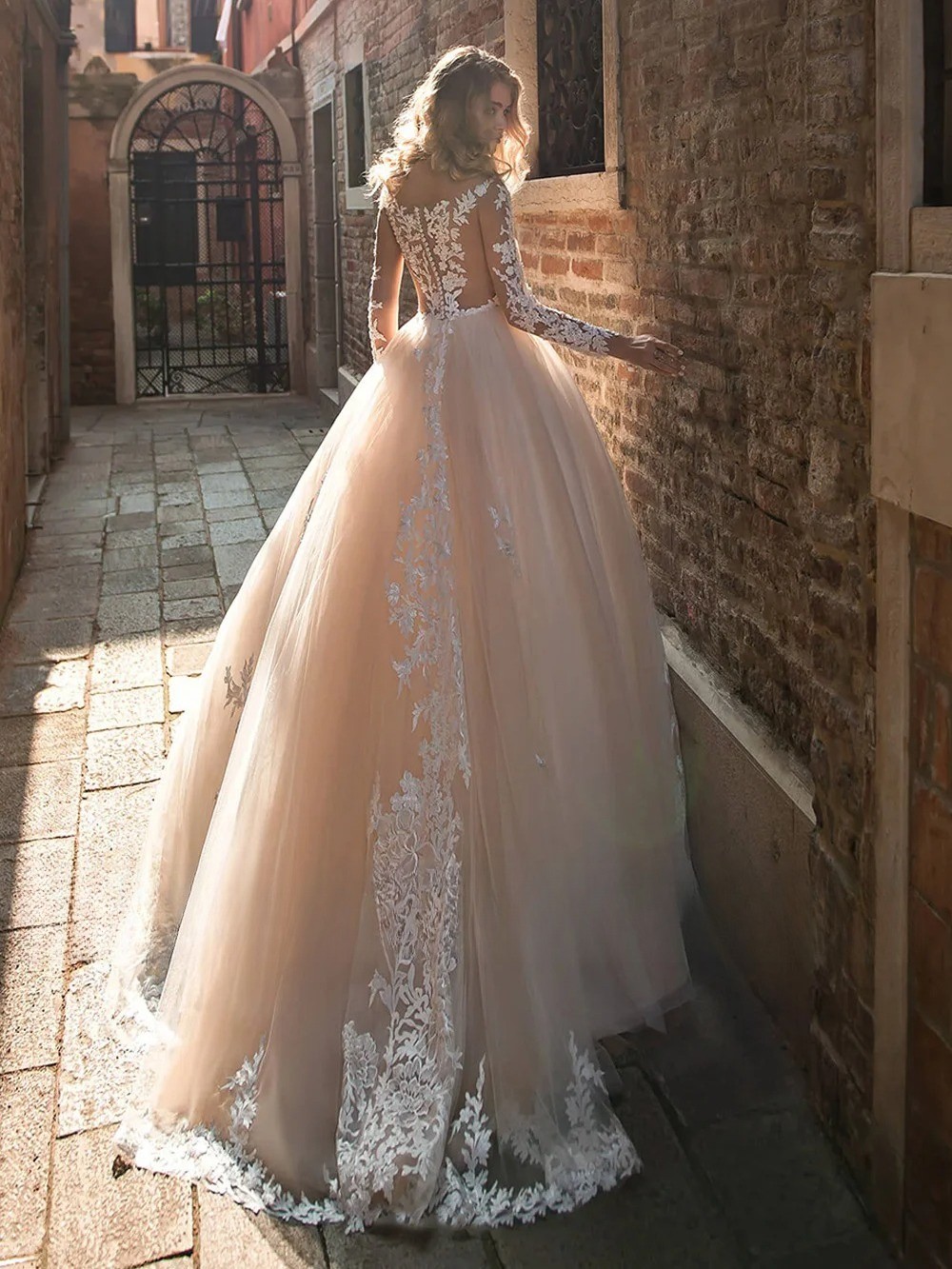 Classic Wedding Dress Illusion Long Sleeves Scoop Neck Bead Applique Bridal Gown