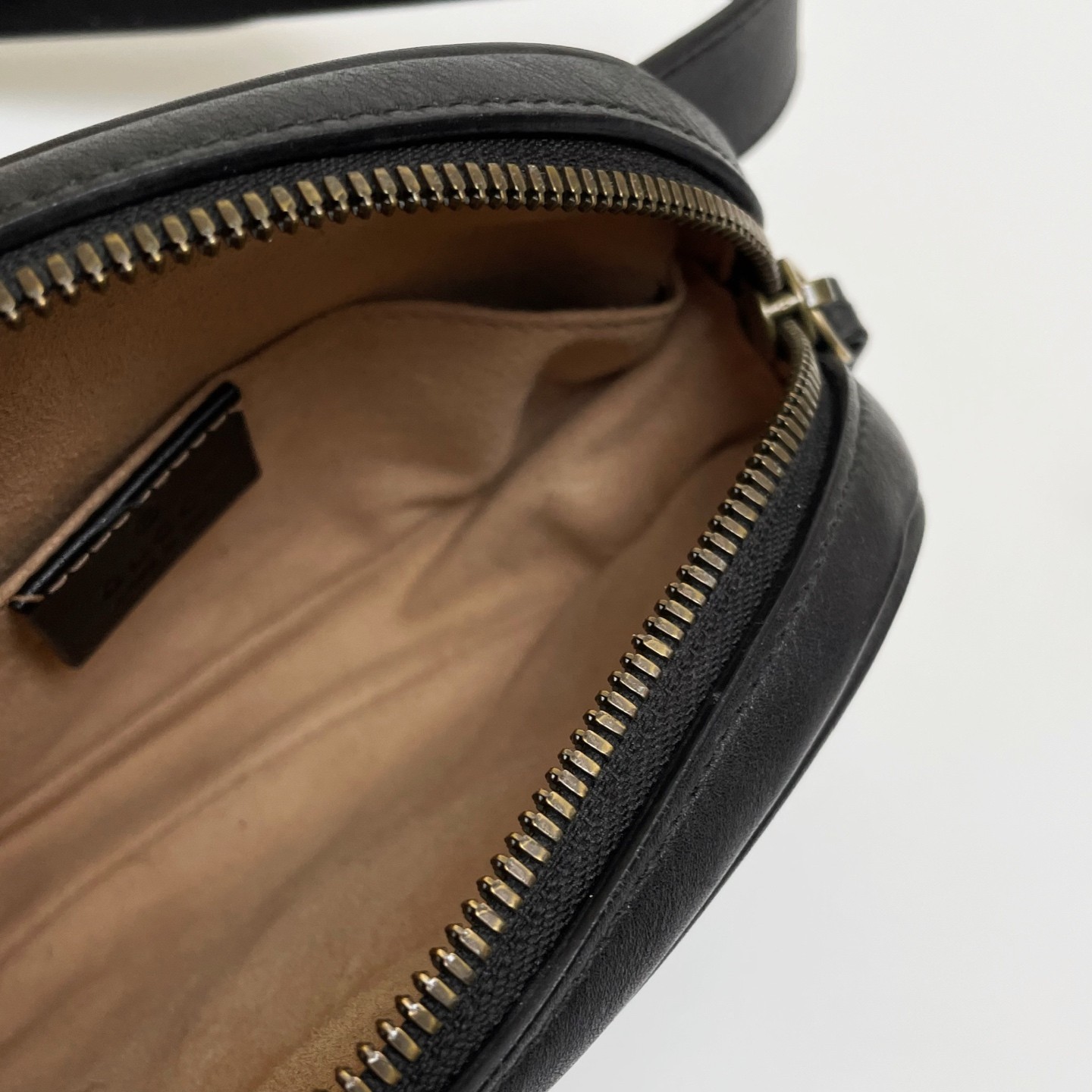 GUCCI GG Marmont Matelasse Chevron Quilted Leather Belt Bag Black