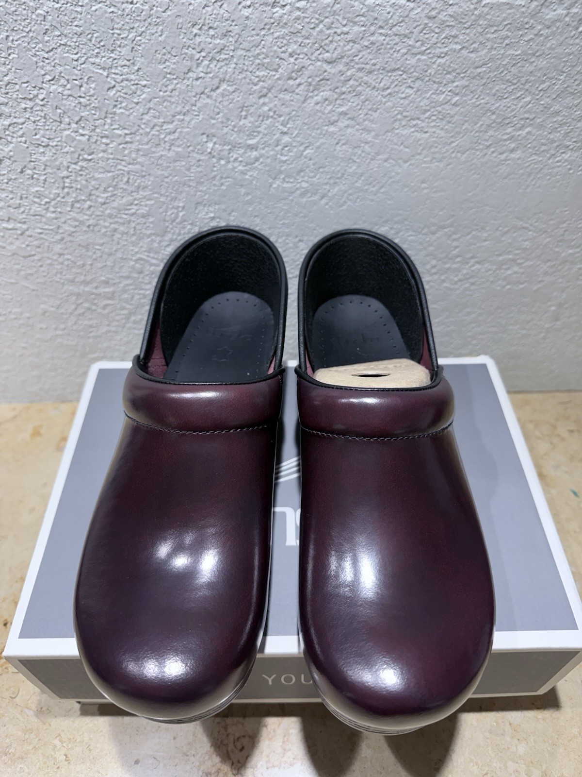 Dansko Professional Cabrio Cordovan Burgundy Leather Clogs Women’s EU 42