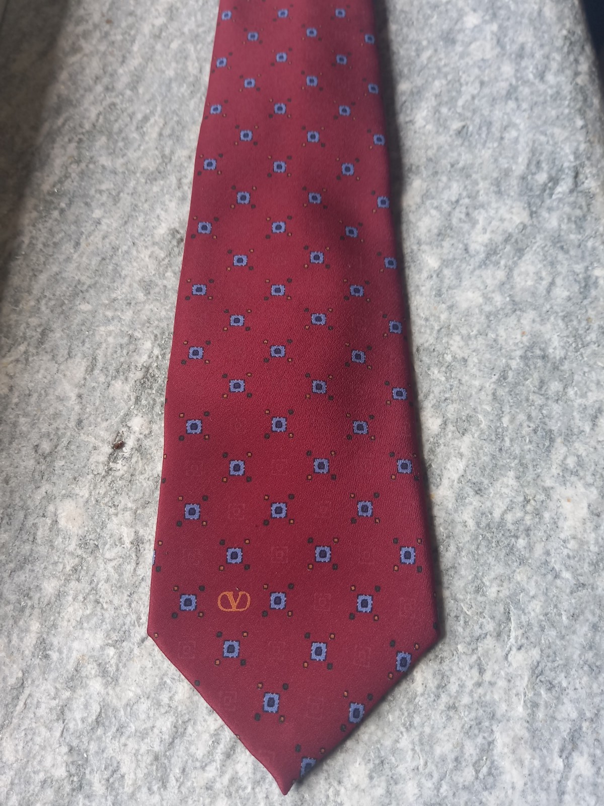 SILK TIE RED COLOR WITH BLUE SQUARE BRAND: VALENTINO, MADE IN ITALY