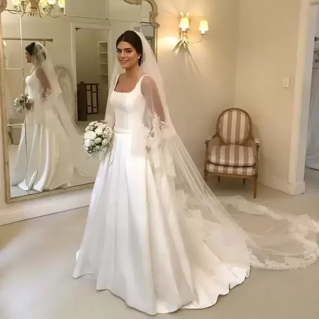 Simple Wedding Dresses Square Neck Sleeveless Satin Bridal Gown With Pockets