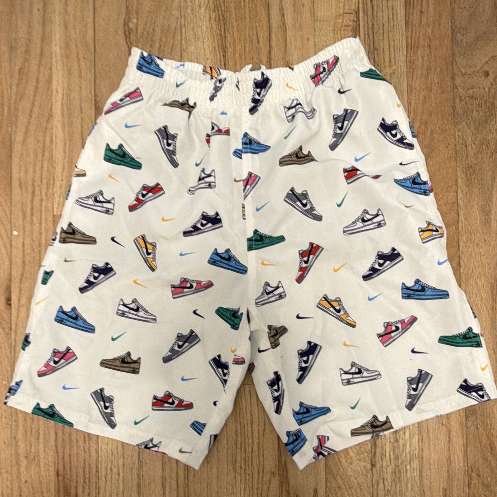 Nike Boys Swim Trunks XL White/Multicolor Graphic NESSF806-107