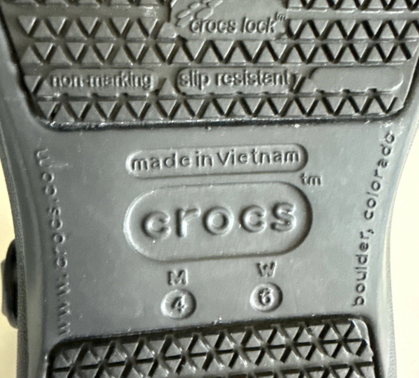 EUC Crocs Bistro Clogs Work Shoe Non Slip Comfort W 6 M 4 Black Enclosed Toe
