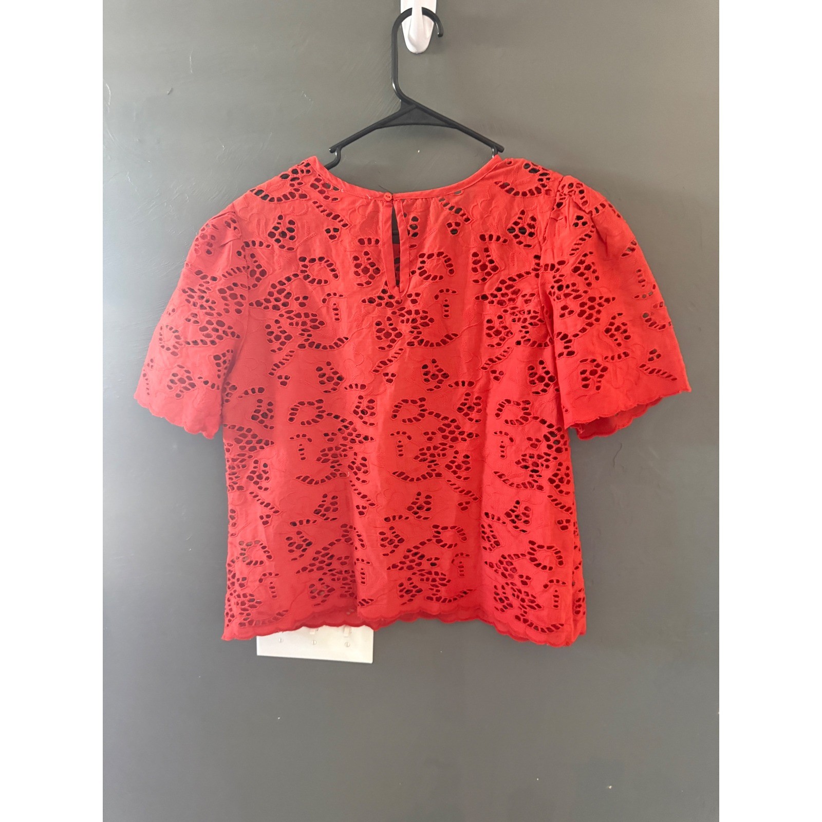 Artelier Nicole Miller Red Eyelet Puff Short Sleeve Blouse Scalloped Hem Medium