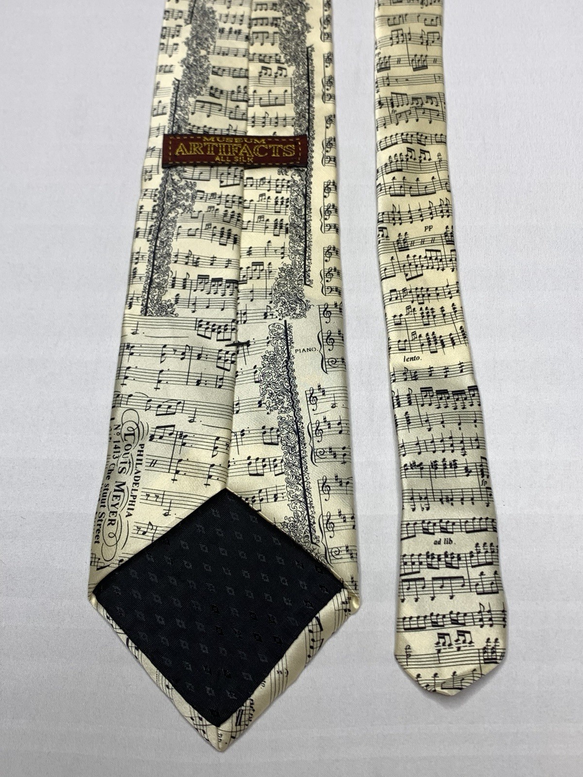 Vintage Museum Artifacts 100% Silk Hand Made Neck Tie P118