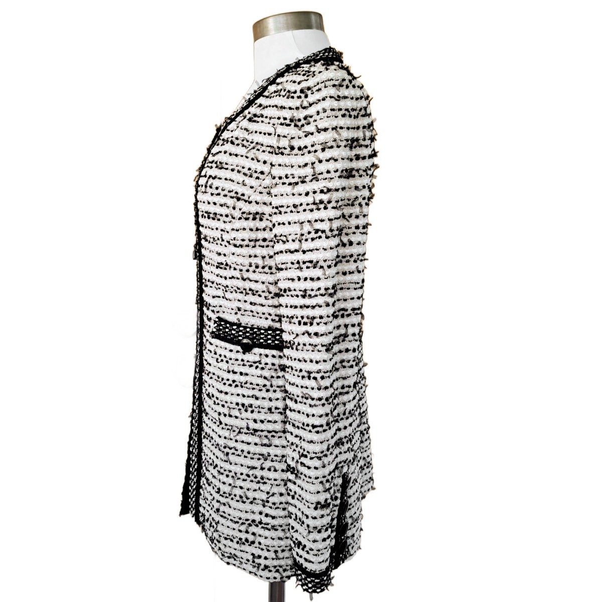 ST. JOHN Knit Ribbon Tweed Jacket Size 4 Zip Front Ivory Black Collarless Blazer