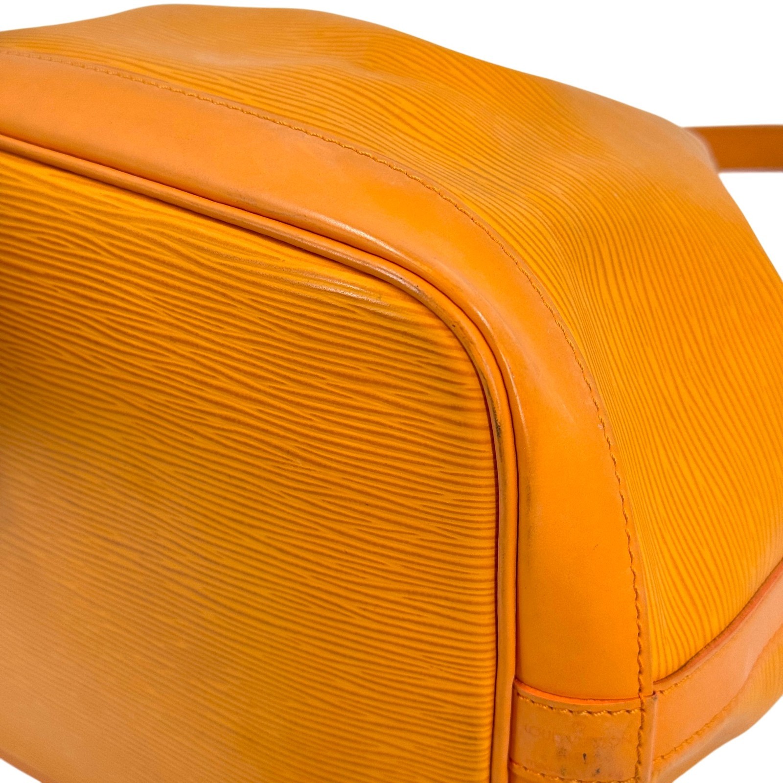 LOUIS VUITTON Petit Noe Mandarin Epi Orange Leather Drawstring Shoulder Bag