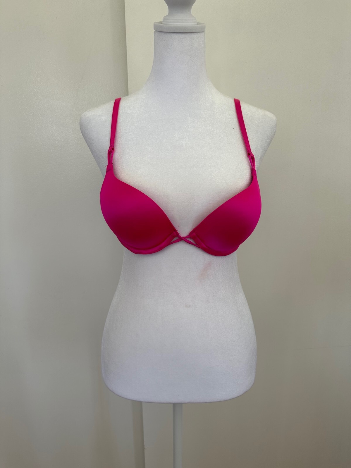 VICTORIA’S SECRET BOMBSHELL PLUNGE ADD 2 CUP SIZES PUSH-UP BRA 32A HOT PINK