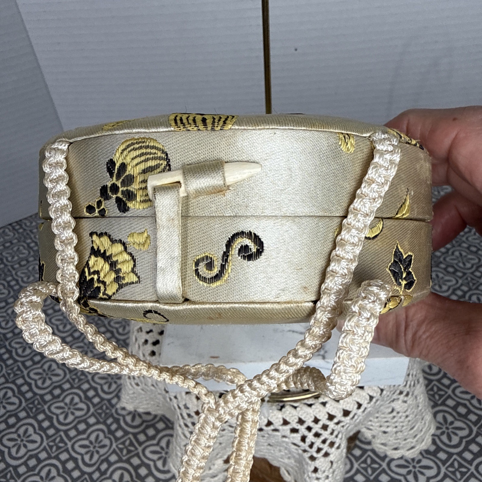Vintage Embroidered Cream Silk Box Evening Bag, Rare Fashion Gift. See Pictures.
