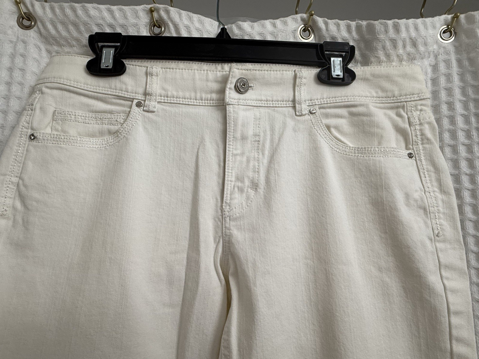 White House Black Market White Blanc Size 8 Denim Jeans Boot Leg Waist 34”