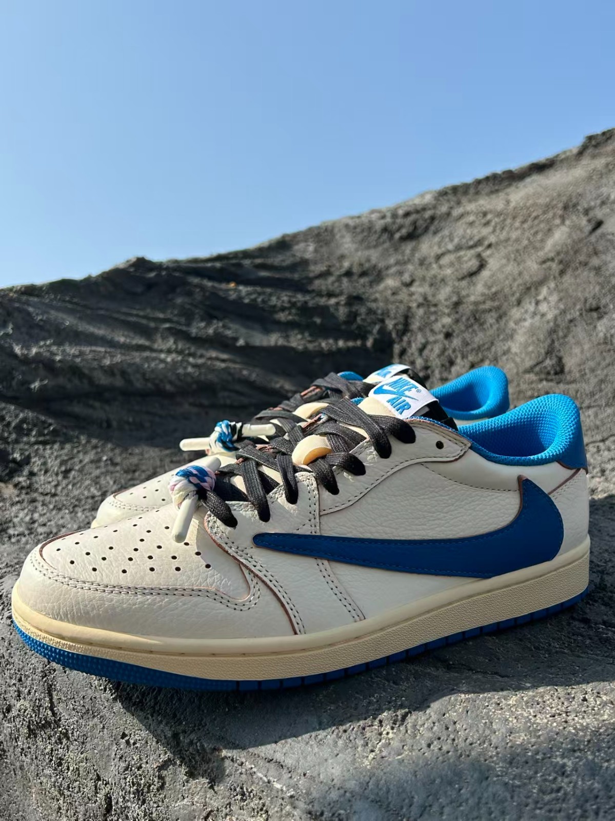 DM7866-104 Free Shipping Fragment Design x Travis Scott x Air Jordan 1 Retro Low