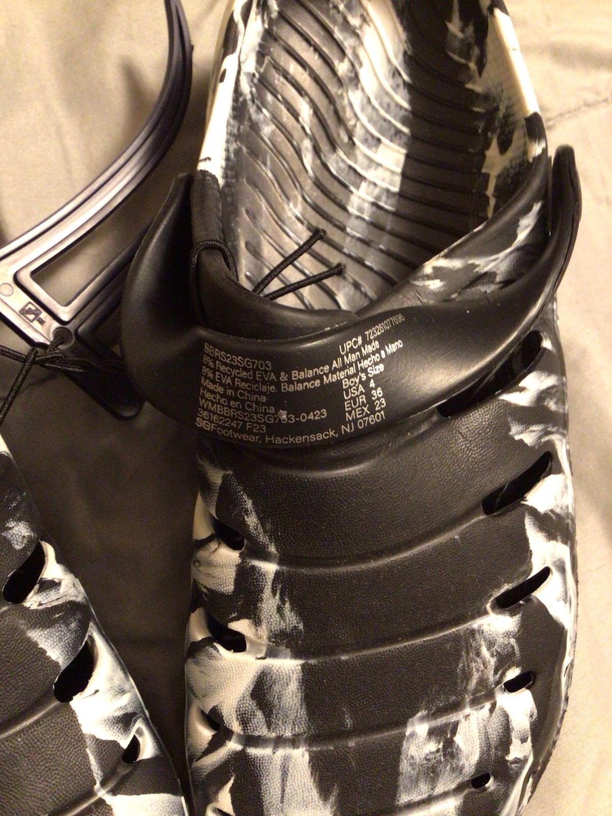 Rugged Shark Unisex Kids Rubber Slip On Shoe Sz 4 NWT Black Camo