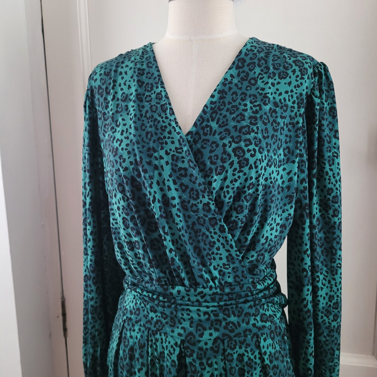 Jolie Moi Green Animal Print Jersey Dress V-neck Knee Length Pockets Size 14 Uk