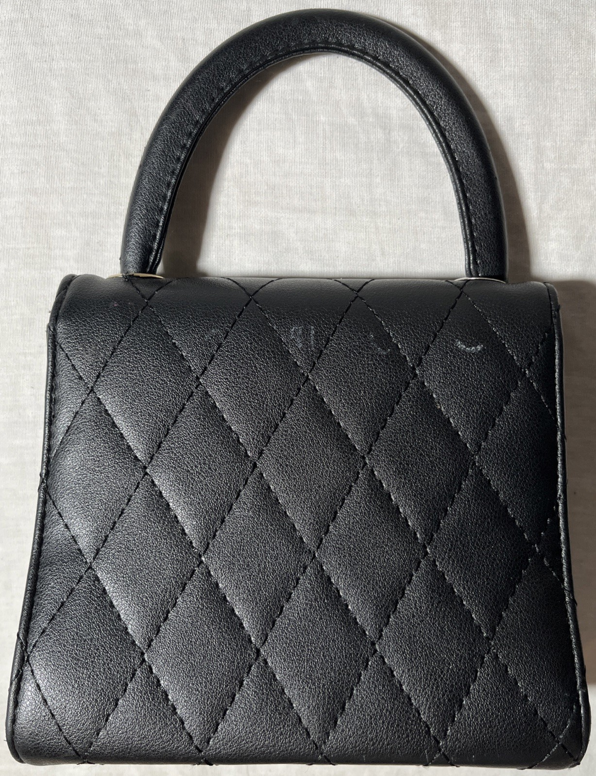 Black Purse (6.75”x5.75”x3”) Excellent Condition! *FREE SHIPPING*