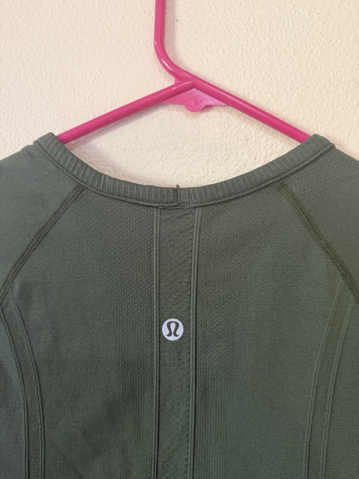 Lululemon Swiftly Tech SS Top Size 2 Olive Green tennis hiking gym yoga Running